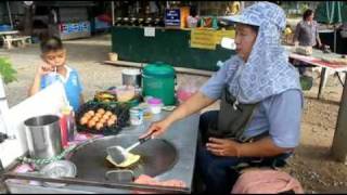 Roti Street Vendor  Thai Food  Temple of Thai [upl. by Brnaba250]