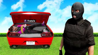 FRATELE meu MIC a fost RAPIT in GTA 5 [upl. by Suilienroc]