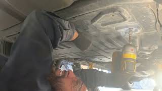 Land Rover Discovery oil change 2016 20 [upl. by Ydarb]