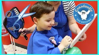 FIRST HAIRCUT at a Kids Hairstyle Salon Kid Getting a Haircut Canadoodle Toy Reviews [upl. by Tremaine429]