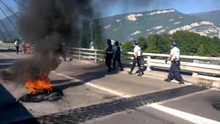 Loi Travail blocage pont dOxford à Grenoble [upl. by Yerxa]