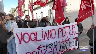 Riforma Scuola  Studenti in piazza anche in Abruzzo [upl. by Sadirah]