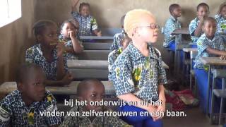 Fabéré helpt mensen met albinisme in Afrika  MIVA [upl. by Rustie]