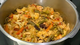 வெஜ் பிரியாணி ஈஸியா குக்கரில் குழையாமல் செஞ்சு அசத்துங்கvegBiriyani recipe veg Biriyani in cooker [upl. by Spieler645]