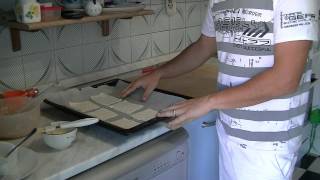 Video Ricetta Fagottini di Pasta Sfoglia con Salsiccia [upl. by Mccollum62]