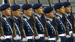 Preußens GloriaYorckscher Marsch Drillteam WachbataillonStabmusikkorps Bundeswehr  Marschmusik [upl. by Lindsay113]