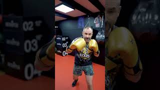 Deviens un rouleau compresseur avec cet enchaînement de boxe 🥊 boxe boxeanglaise sport coachboxe [upl. by Pattani547]