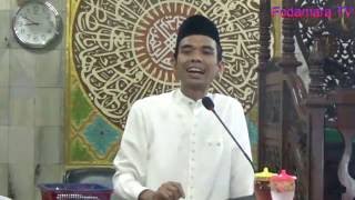 Hukum menggerakkan jari telunjuk ketika sholat  Ust Abdul Somad LcMA [upl. by Akemal]