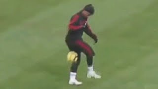 😍 Ronaldinho Fazendo Magia nos Treinos ★ Freestyle [upl. by Weylin788]