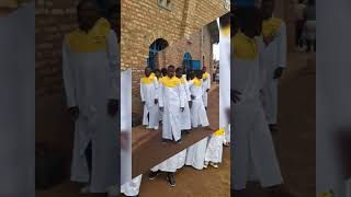 Tugutuye ababageni performed by Chorale la Grace De Dieu [upl. by Nicki35]