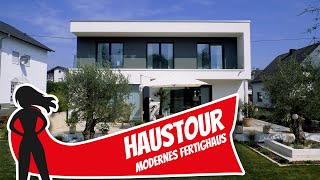 Fertighaus Haustour Bauhausstil und Landhausstil  Passt das zusammen  Weberhaus  Hausbau Helden [upl. by Etnoed]