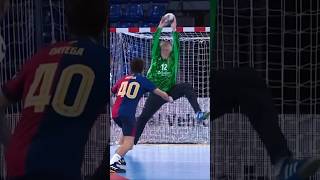 Catching a penalty 🤯 handball håndbold goalkeepersaves [upl. by Barny]