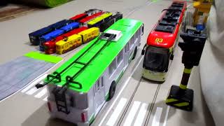 Spielzeug Straßenbahnen und OberleitungsbusseDickie Toys City Liner TramArticulated Trolleybus [upl. by Templa]