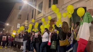 Roma comunita ebraica ricorda il 7 ottobre davanti al Tempio Maggiore [upl. by Aneloj938]