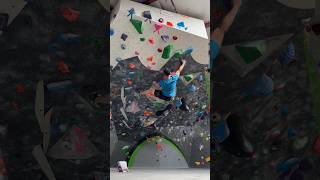 V4 Overhang bouldering climbing boulderinggym indoorclimbing ボルダリング クライミング rockclimbing [upl. by Herb]