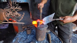 عملية صنع قدوم من قطعة حديد قديمة  The process of making an advent from an old piece of iron [upl. by Ahseekan870]