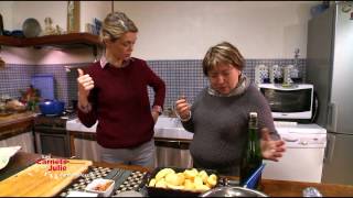 Recette le poulet aux pommes flambé au calvados de Mireille  Les carnets de Julie [upl. by Ayihsa642]