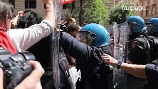 Stati Generali della Natalità a Roma polizia carica il corteo femminista il video [upl. by Nnaitsirhc]