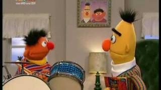 Sesamstrasse  Ernie und Bert wechseln sich ab [upl. by Adiuqram]