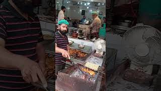 Waris Tikka amp Nihari in Street Food Lahore  BBQ Tikka Beef Nihari Chicken Nihari Maghaz Nihari [upl. by Odraleba15]