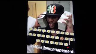 Floyd Mayweather With 1 Million Dollars Money Is No Problem  EsNews Boxing [upl. by Sudnak133]