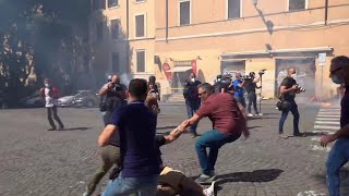 Roma manifestazione ultrà e Forza Nuova così sono iniziati gli scontri [upl. by Ecinwahs177]