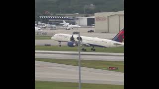 Delta B752 landing RWY 28R at FLL from ATL planespotting aviation flying [upl. by Eulalee]