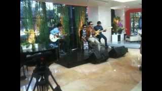 Akankah Dia  SIDEPONY live acoustic Metro Tv 811music [upl. by Harobed]