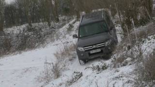 Mitsubishi Pajero 5 portes 32 DID sous la neige [upl. by Rozanna668]