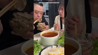 火鍋裡煮的羊肉捲全部被貪吃老公拿走了，我一定要教訓他，太過分了 food funny [upl. by Miarfe]