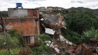 Casa desaba no bairro Boa Vista em Barra Mansa [upl. by Doughty336]