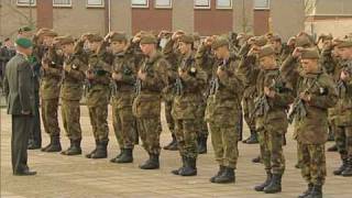 Prins van Oranje reikt groene commandobaret uit 2009 [upl. by Notnirt361]