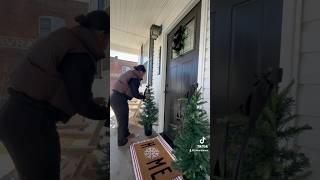 Decorating my front patio for the holidays 🎄🎁 minivlog aesthetic christmas christmas tiktok [upl. by Odetta]