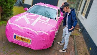 MIJN BROER ZIJN AUTO INGEPAKT MET CADEAUPAPIER 😂2068 [upl. by Mitzie]