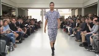 HOMME PLISSÉ ISSEY MIYAKE SpringSummer 2014 Collection  4k HD [upl. by Acirt720]