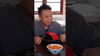 Jingjing doesnt let Baimao eat onions food ruralchina country [upl. by Yelraf751]