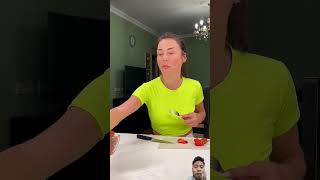 Trick to slice a strawberry 🍓 food strawberry fruit foodie slice [upl. by Parrie]