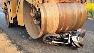 बाइक की चटनी बन गई जब चढ़ा रोड रोलर  BIKE VS ROAD ROLLER  CRAZY XYZ [upl. by Acsicnarf]