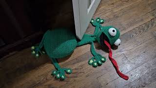 Frog Doorstop Crochet wipandchain [upl. by Quill]