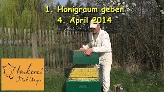 1 Honigraum geben  4 April 2014 [upl. by Singer305]