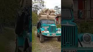 Jeep SalaminaCaldas 🇨🇴☕ transporte tradicional en el eje cafetero 🇨🇴☕ turismocolombiano viajes [upl. by Gillman]