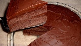 Ultimativer Schokoladenkuchen  Einfaches Rezept für Chocolate Fudge Cake [upl. by Akeret400]