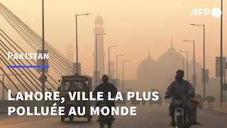 Pakistan Lahore déclarée la ville la plus polluée au monde  AFP [upl. by Cheri388]