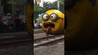 kereta api Minion exe hampir menabrak [upl. by Oinotla]