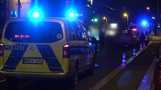 Polizei führt Verkehrskontrolle durch am Bonner KonradAdenauerPlatz am 050123 [upl. by Stefano]