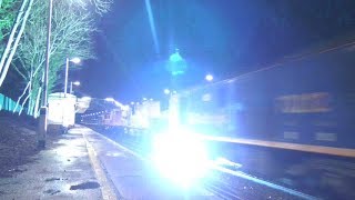 73212 creates massive sparks at Woldingham 3Y90 16122017 [upl. by Zielsdorf]