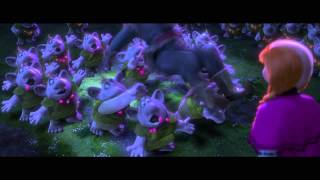 FROZEN Clip Wolven achtervolging  Disney Movie HD Dutch version NL [upl. by Eecyac]