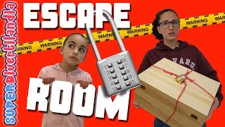 ESCAPE ROOM en SUPERDivertilandia con Andrea Irene y Raquel [upl. by Sajet52]