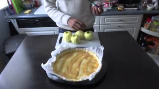 Recette  Comment réaliser un crumble au pomme façon tarte [upl. by Susejedesoj23]