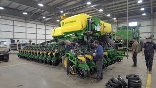 John Deere 2022 DB60 Planters [upl. by Ivett]